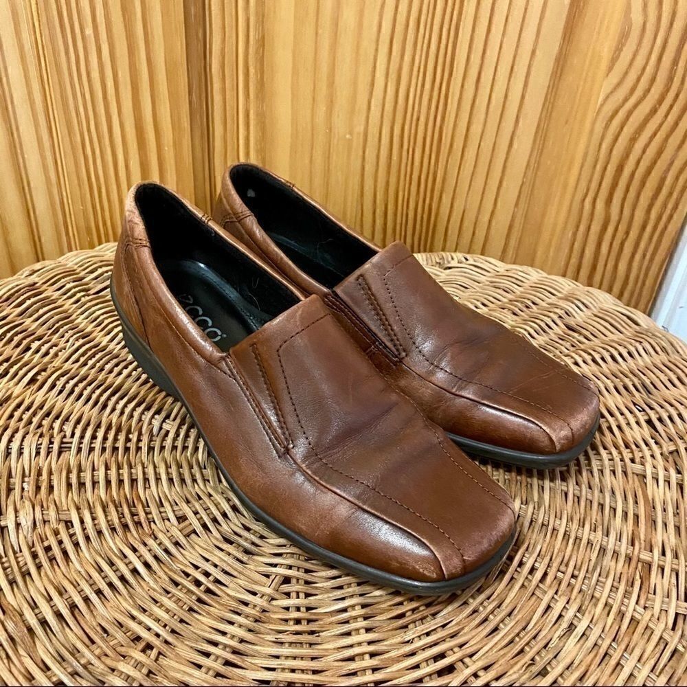 Ecco Light shock absorbing brown leather slip on 9